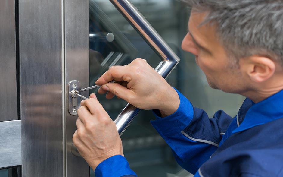 cout intervention serrurier Courbevoie
