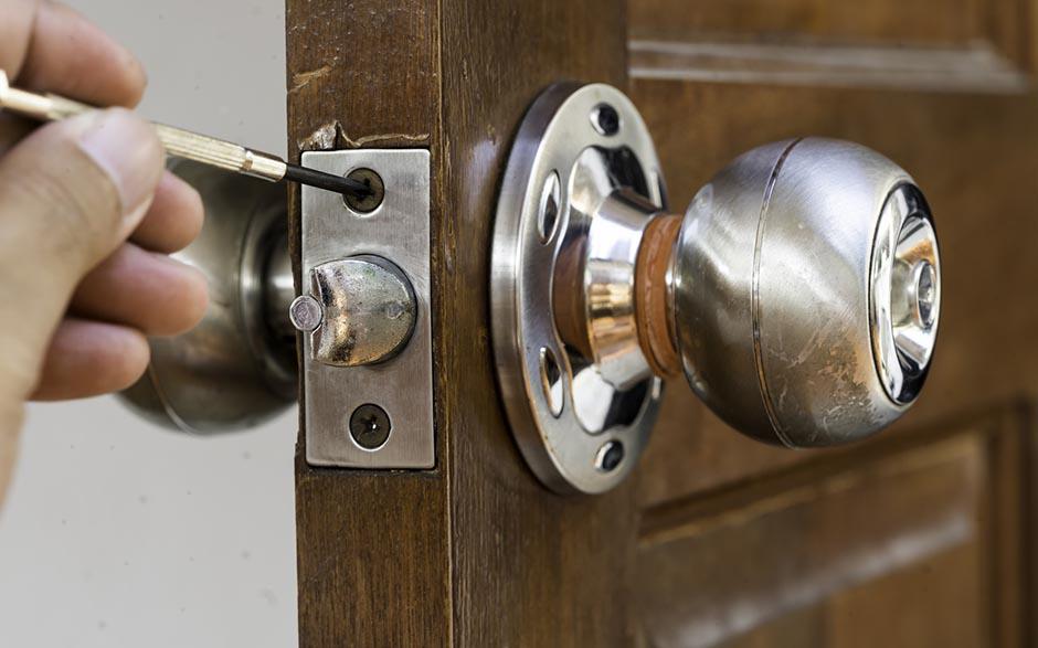 ouverture de porte claquée serrurier Feucherolles